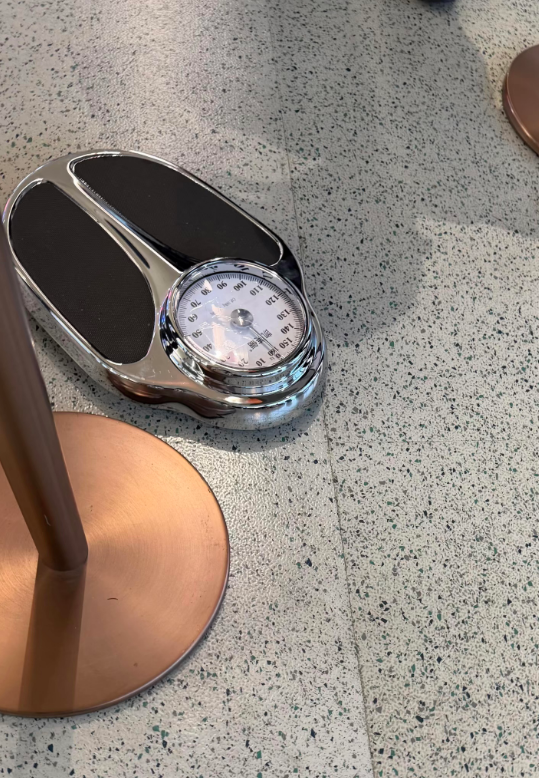 坐飞机登机前要称体重？航司回应