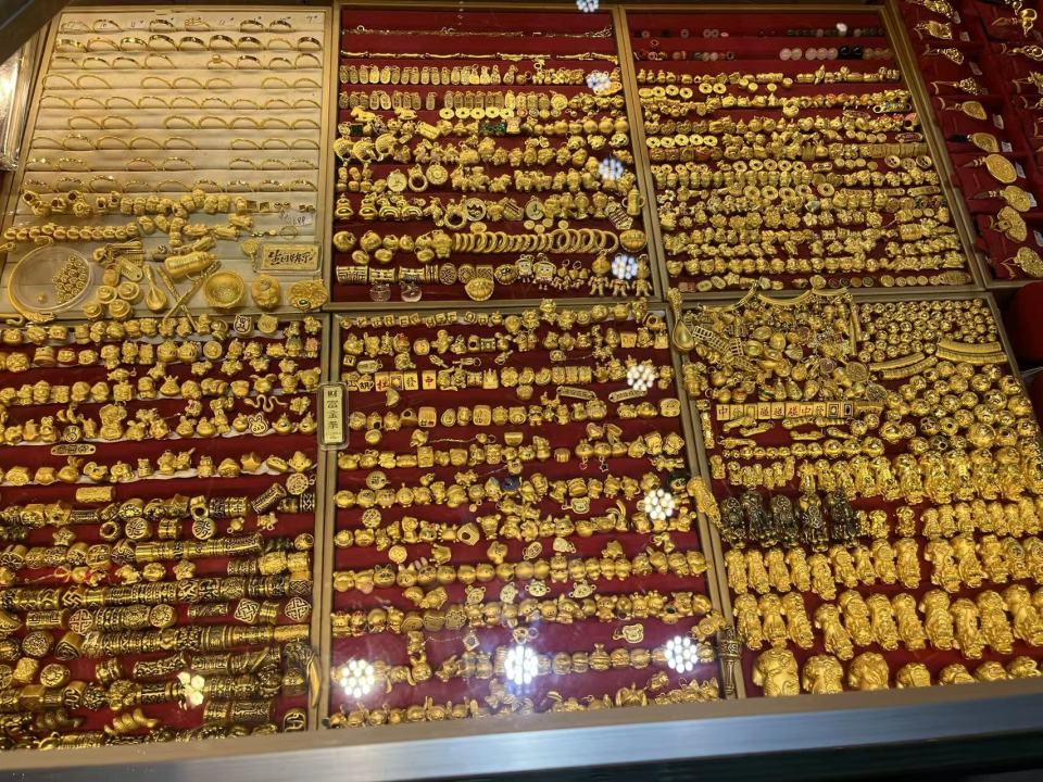 金店买金和卖金的大长队消失了