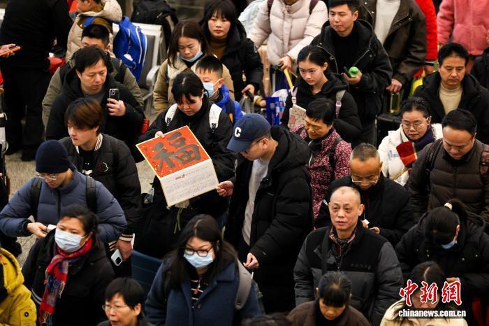 “反向过年”兴起