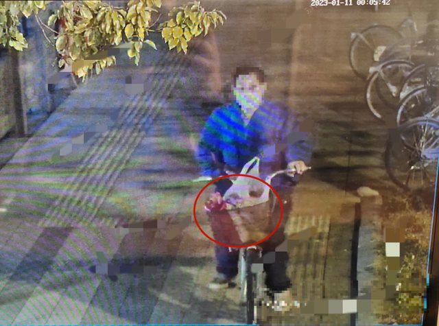 男子谎称过年不回家父母寄大量年货
