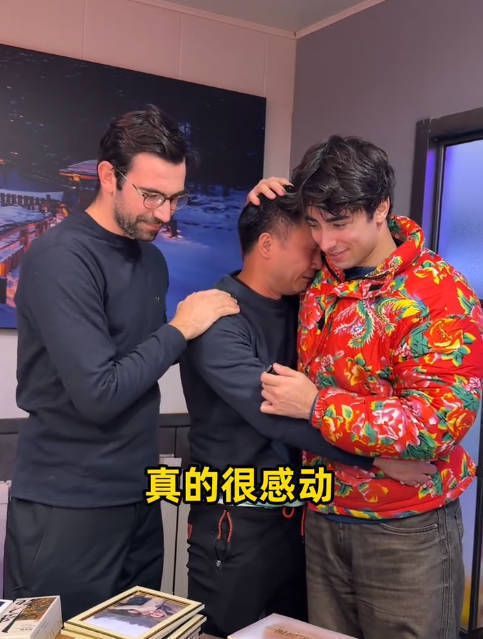 两位外国人从海南打车到哈尔滨