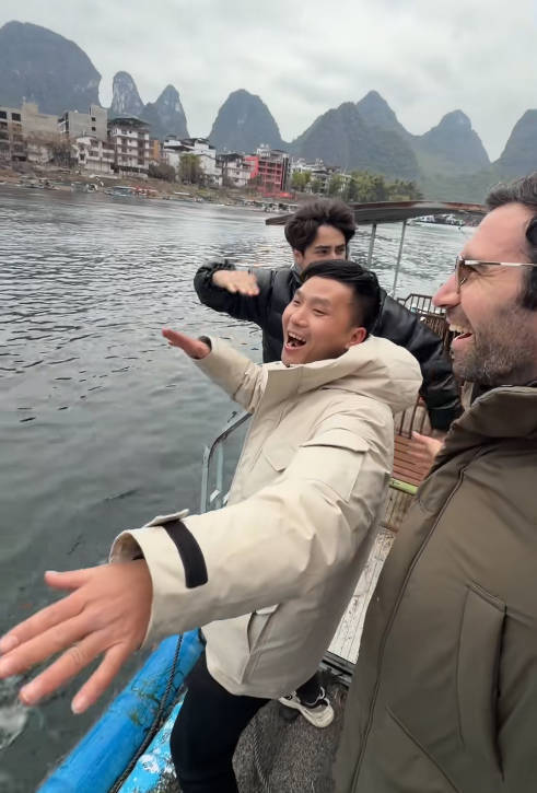 两位外国人从海南打车到哈尔滨