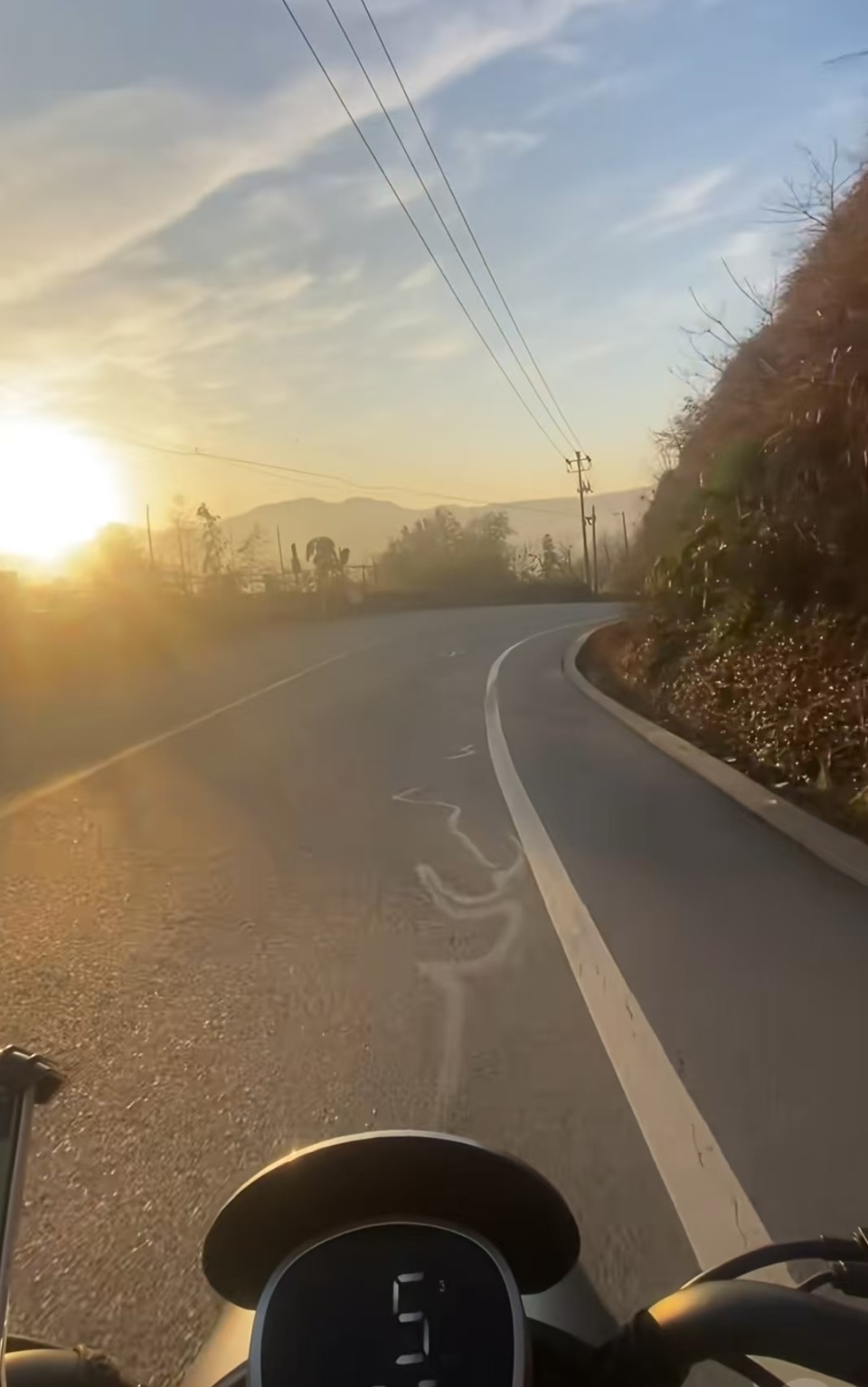 女子騎電動車近2個月從上海回廣西