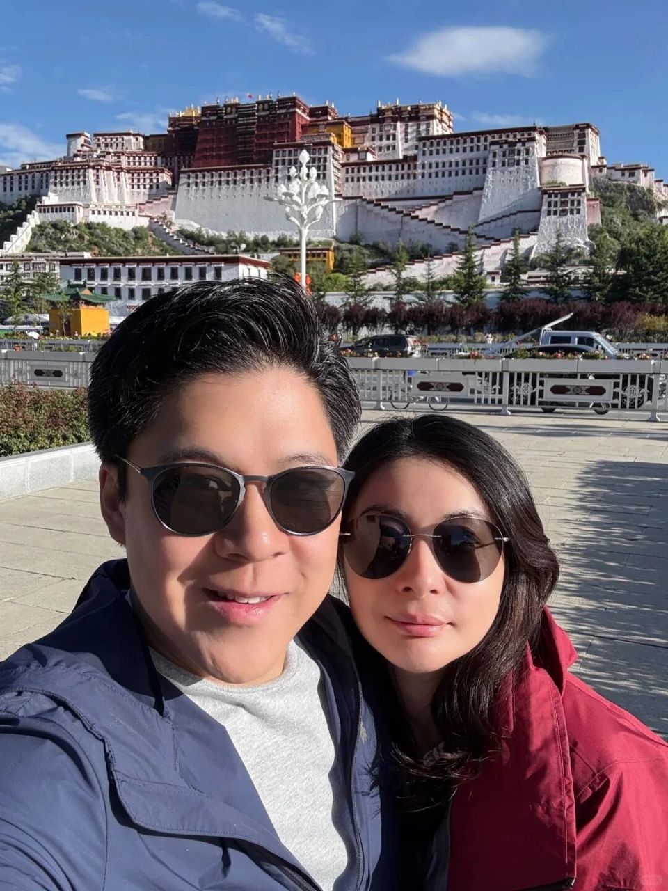 霍启刚郭晶晶合体拜年