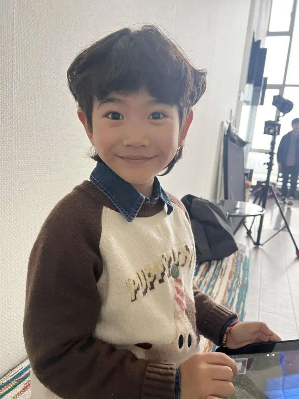 9岁男孩拍短剧一天挣2000