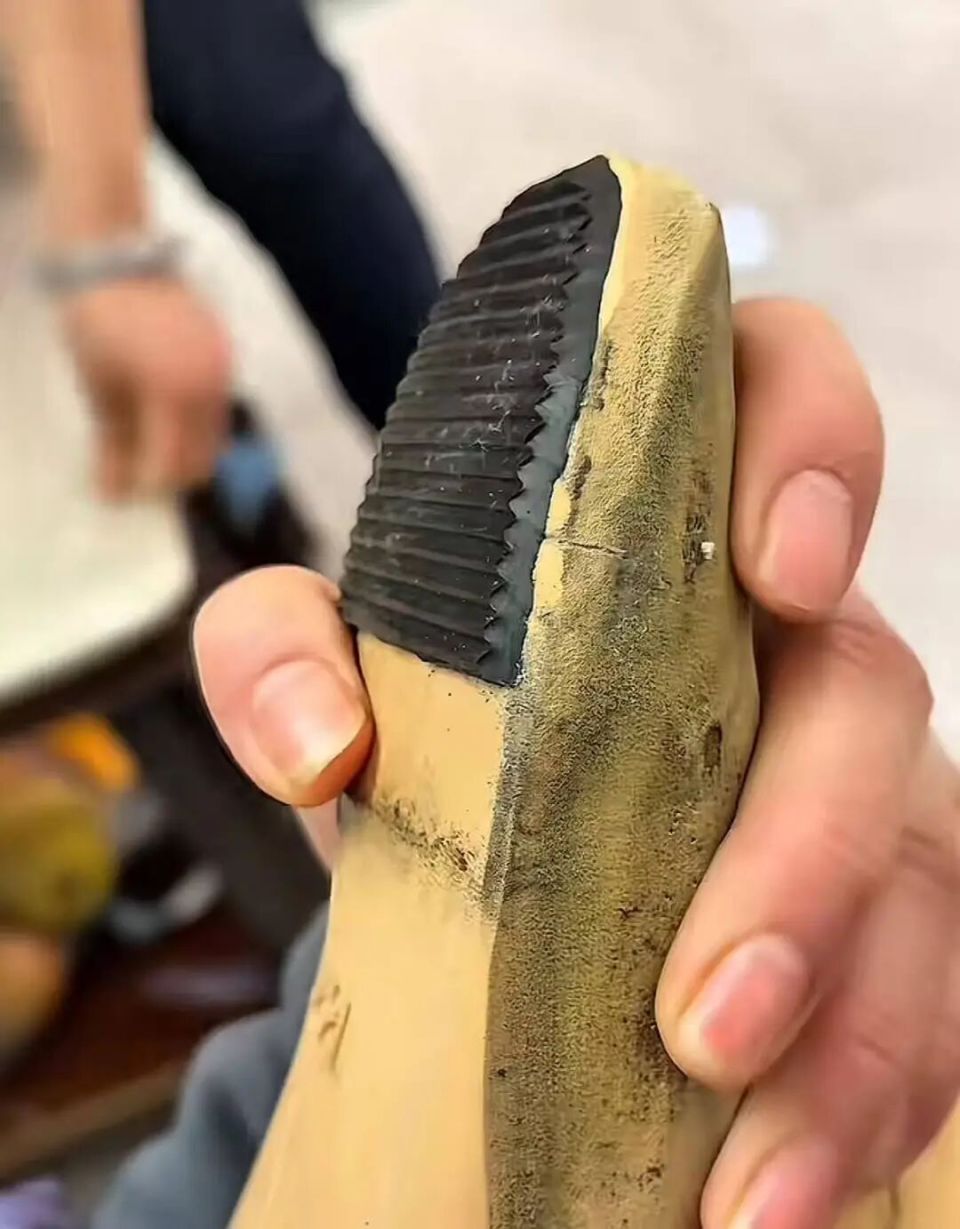 换新费上万的假肢被修鞋大爷免费修好