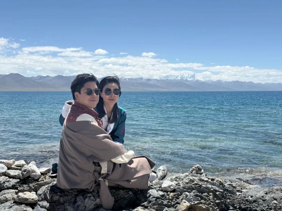 霍启刚郭晶晶合体拜年