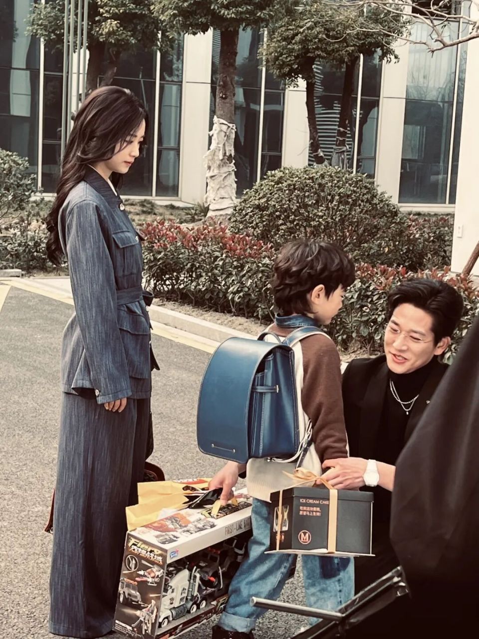 9岁男孩拍短剧一天挣2000