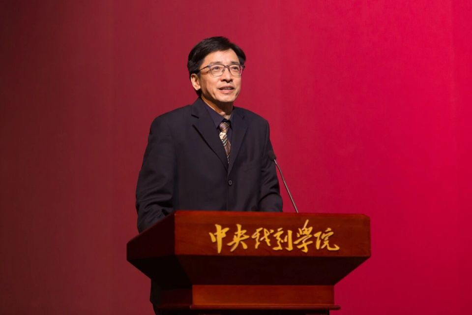 主动投案的王鑫是易烊千玺等人老师
