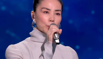 王菲春晚表演女儿发“挖嘞个亲娘”