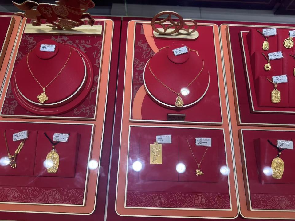 中国黄金第一卖场：1000克金条卖断货