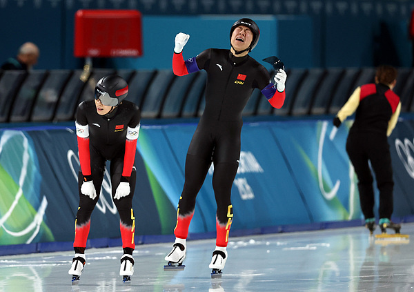 创历史！中国队速滑男团追逐夺铜牌
