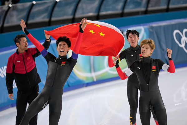 创历史！中国队速滑男团追逐夺铜牌