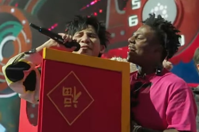 大张伟谢娜唱阳光彩虹小白马共贺马年