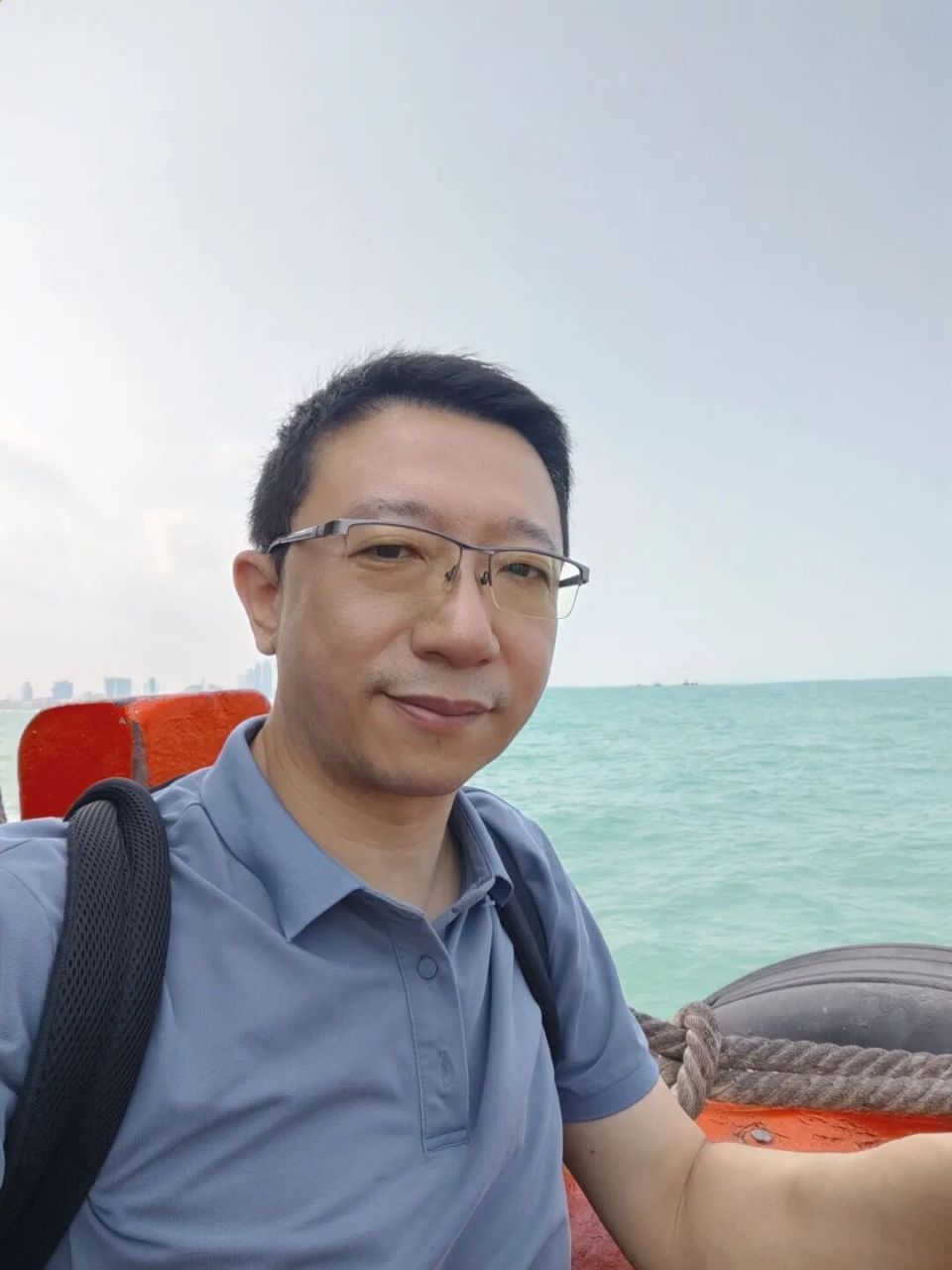 在泰国度假的中国教授救下溺水幼童