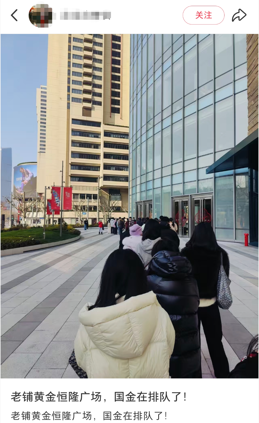 香港黄金交易所展出近1吨金条银条