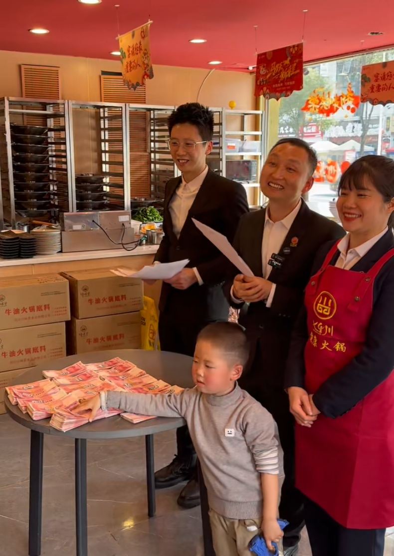 火锅店春节4天赚33.9万全给员工