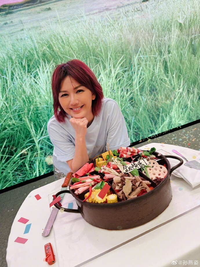 日本冰壶女运动员撞脸孙燕姿