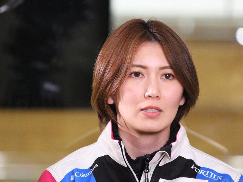 日本冰壶女运动员撞脸孙燕姿