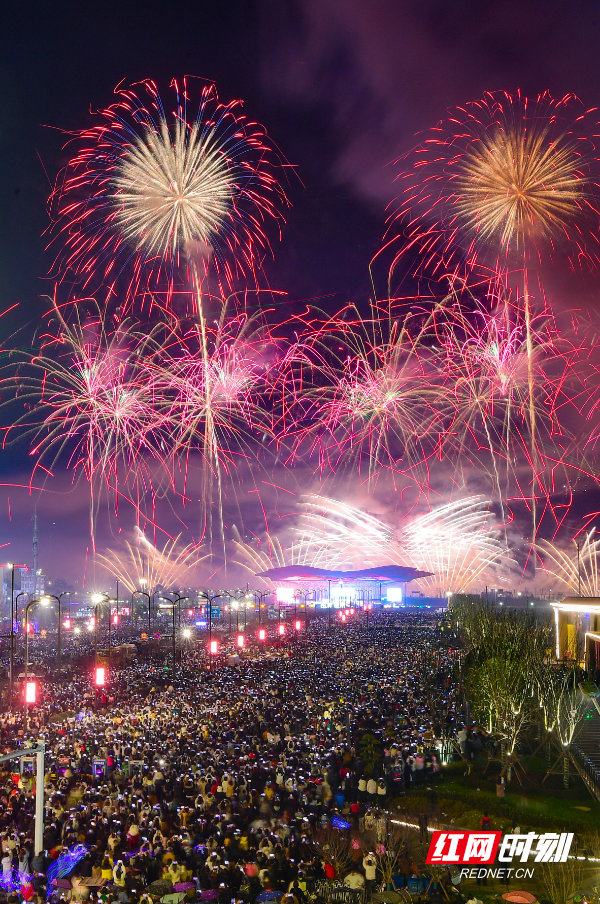 正月初五浏阳天空剧院盛焰同春