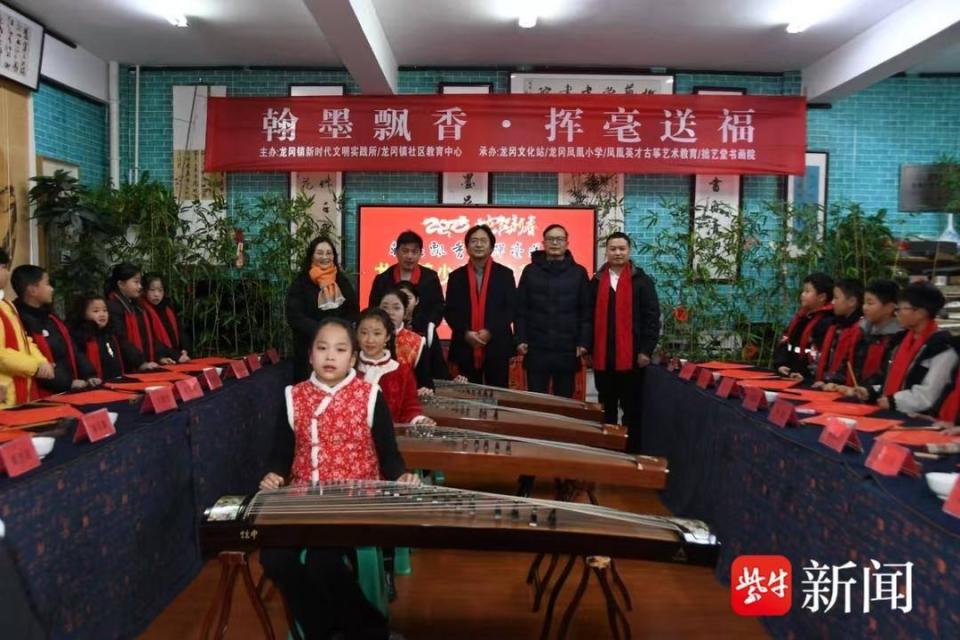 一家人接力弹奏古筝贺新春