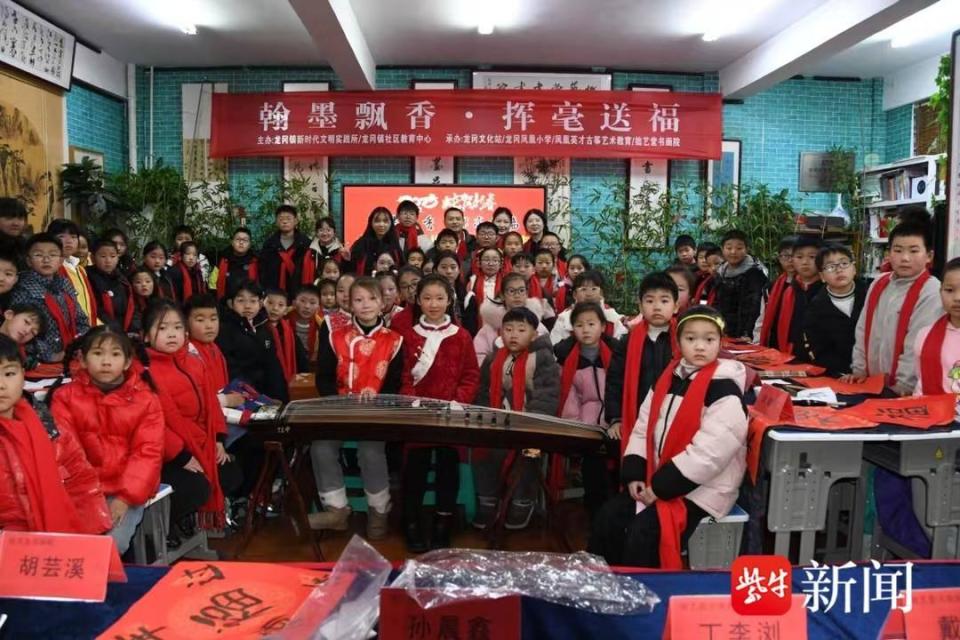 一家人接力弹奏古筝贺新春