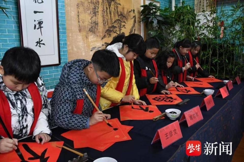 一家人接力弹奏古筝贺新春