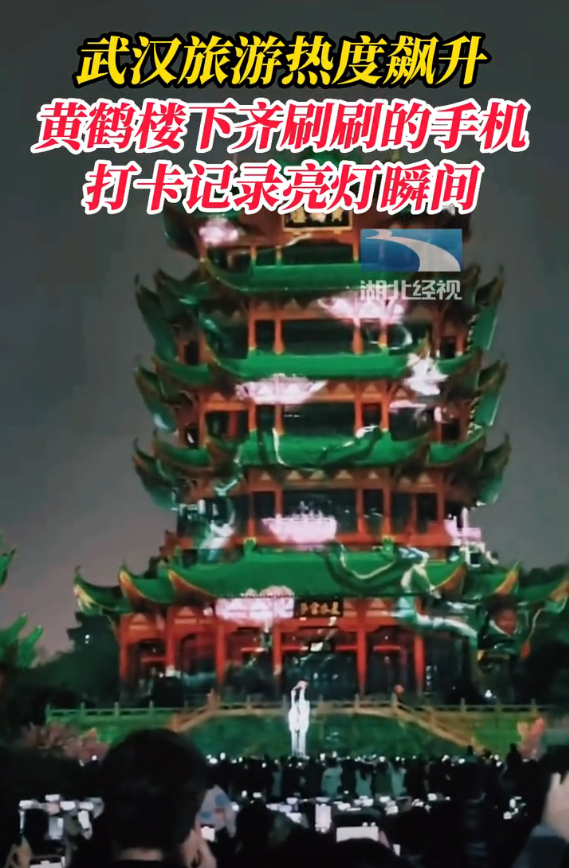 游客挤到悔不当初不如在家刷手机