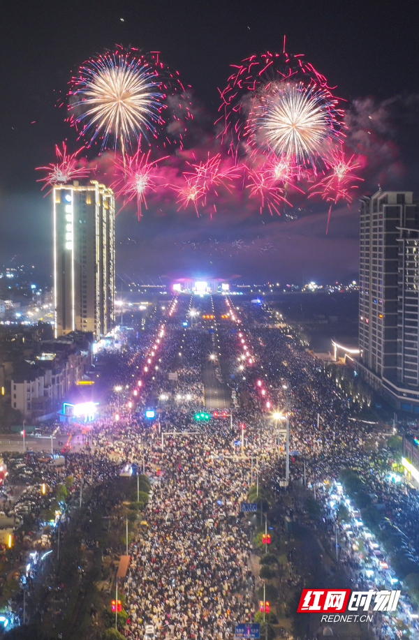 正月初五浏阳天空剧院盛焰同春