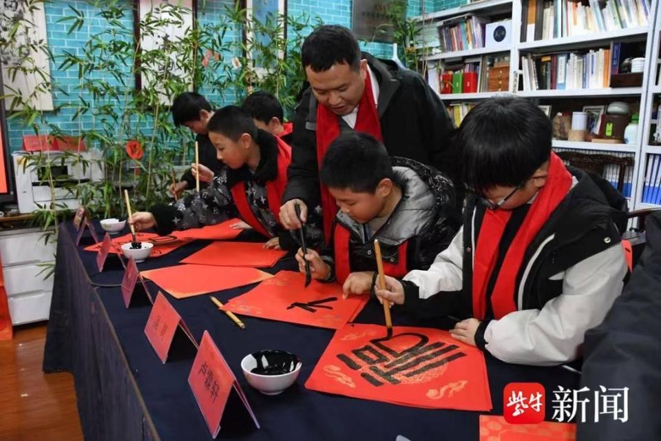 一家人接力弹奏古筝贺新春