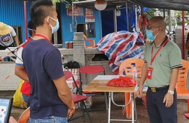 10余名女兵24小时控守“电磁大门”