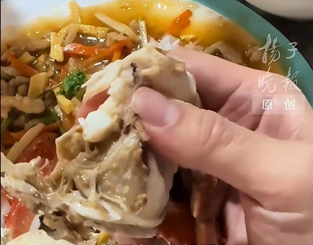 山东蓬莱“宰客”酒楼招牌被强拆