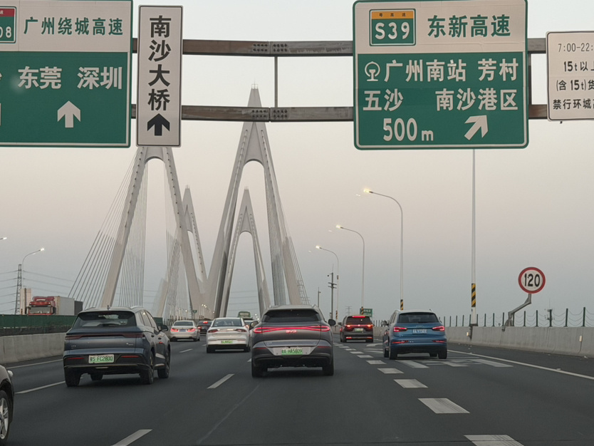广东一高速春运期间可逆行且合规