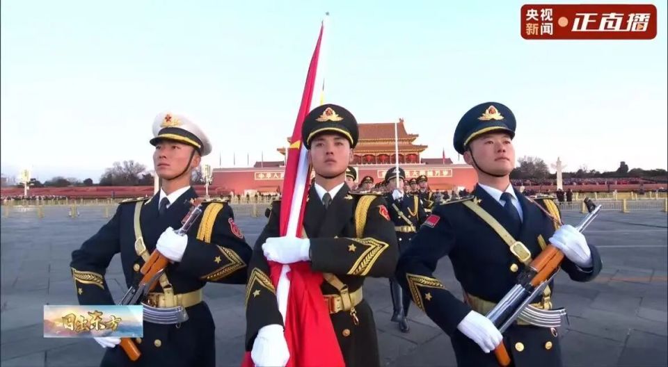 天安门广场挂起中德两国国旗