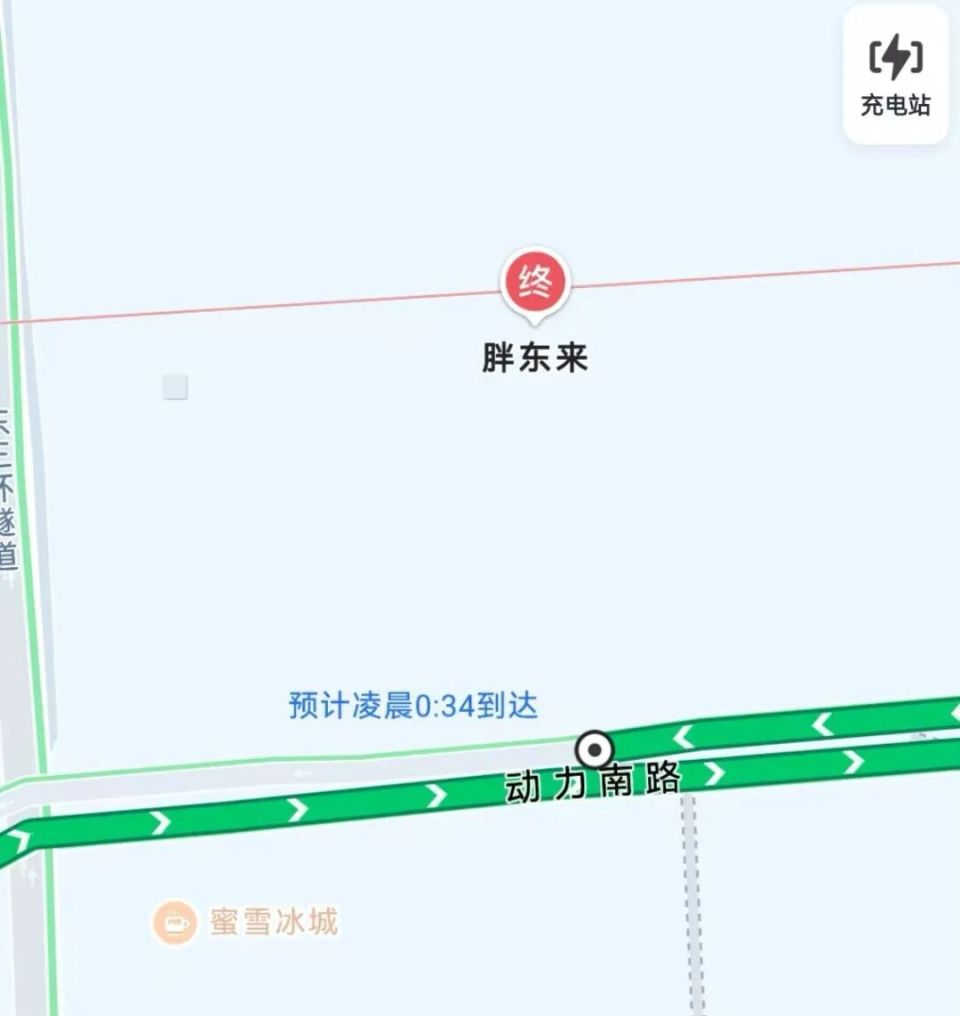 于东来在老家卖甘蔗边吃边叫卖