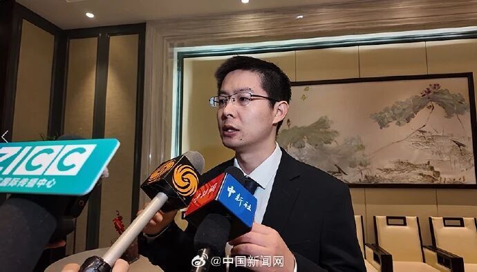 奔驰宝马高管围观宇树机器人