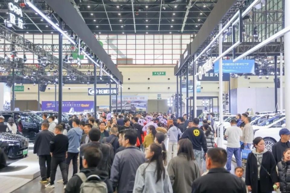 车价大跳水：宝马降30万雅阁降10万