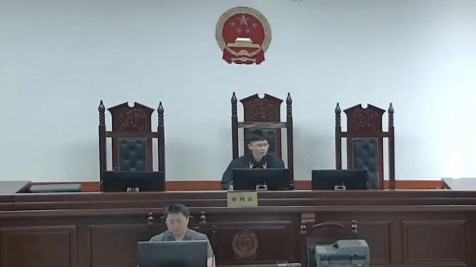 女子捡手机藏4个月失主定位找上门