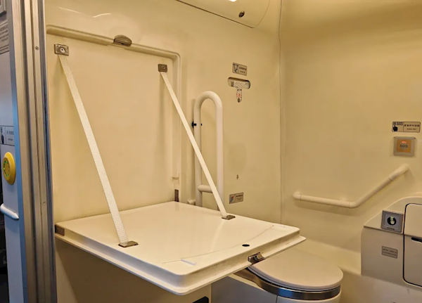 高铁厕所原来是这么用的