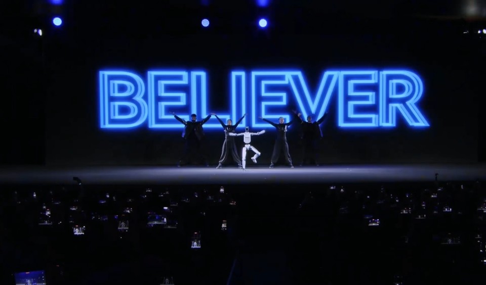 荣耀机器人手机亮相