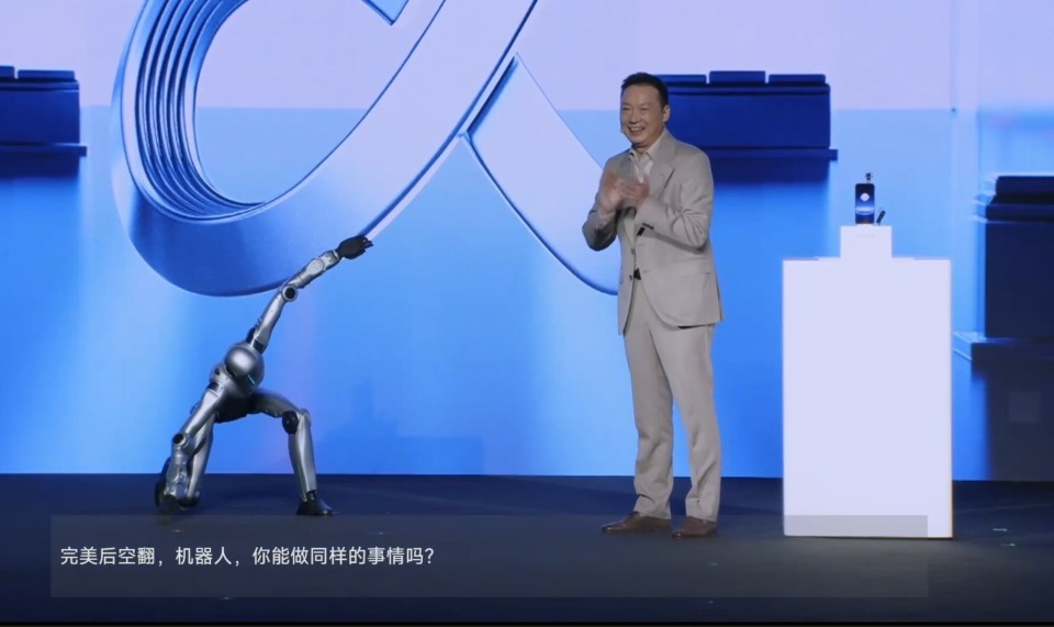 荣耀机器人手机亮相