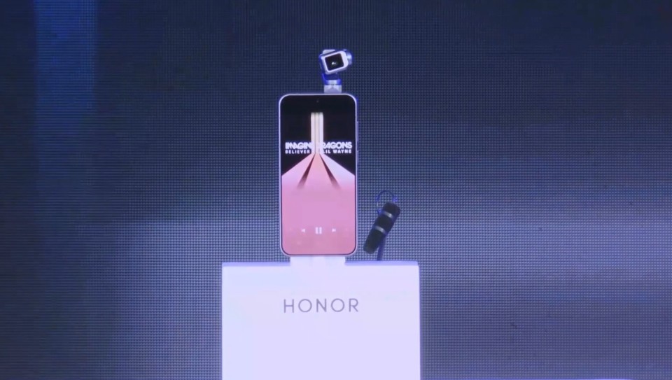 荣耀机器人手机亮相