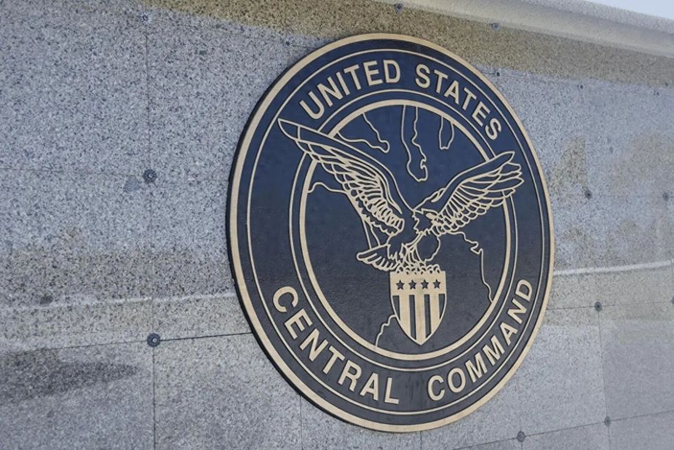 美军称三架战机“明显遭友军击落”