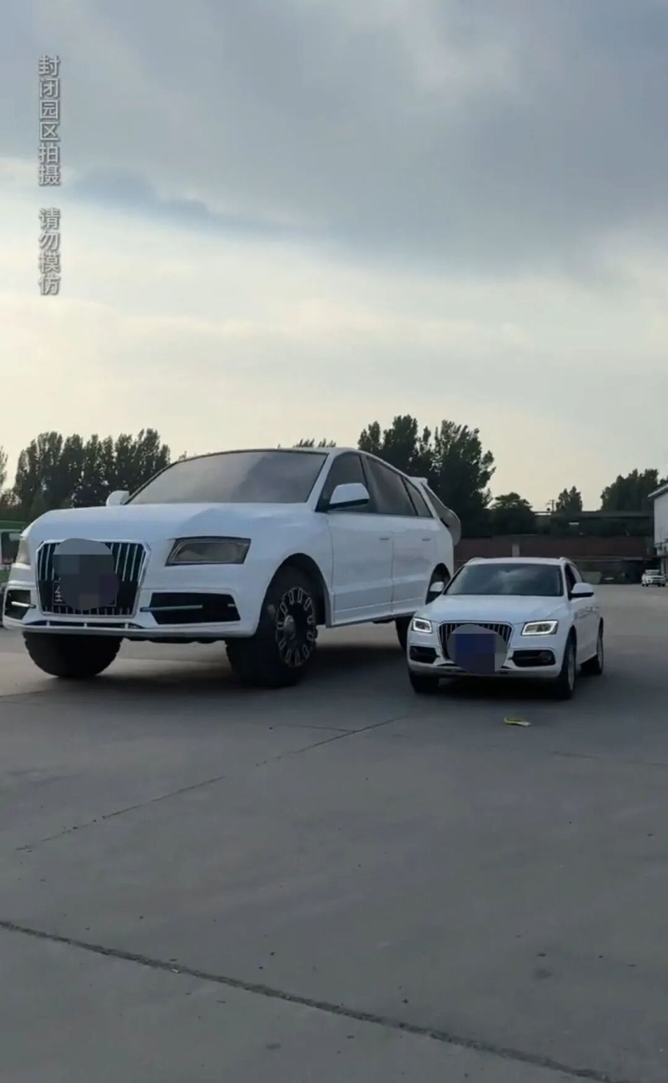 修车工“手搓”4米高巨型三轮车