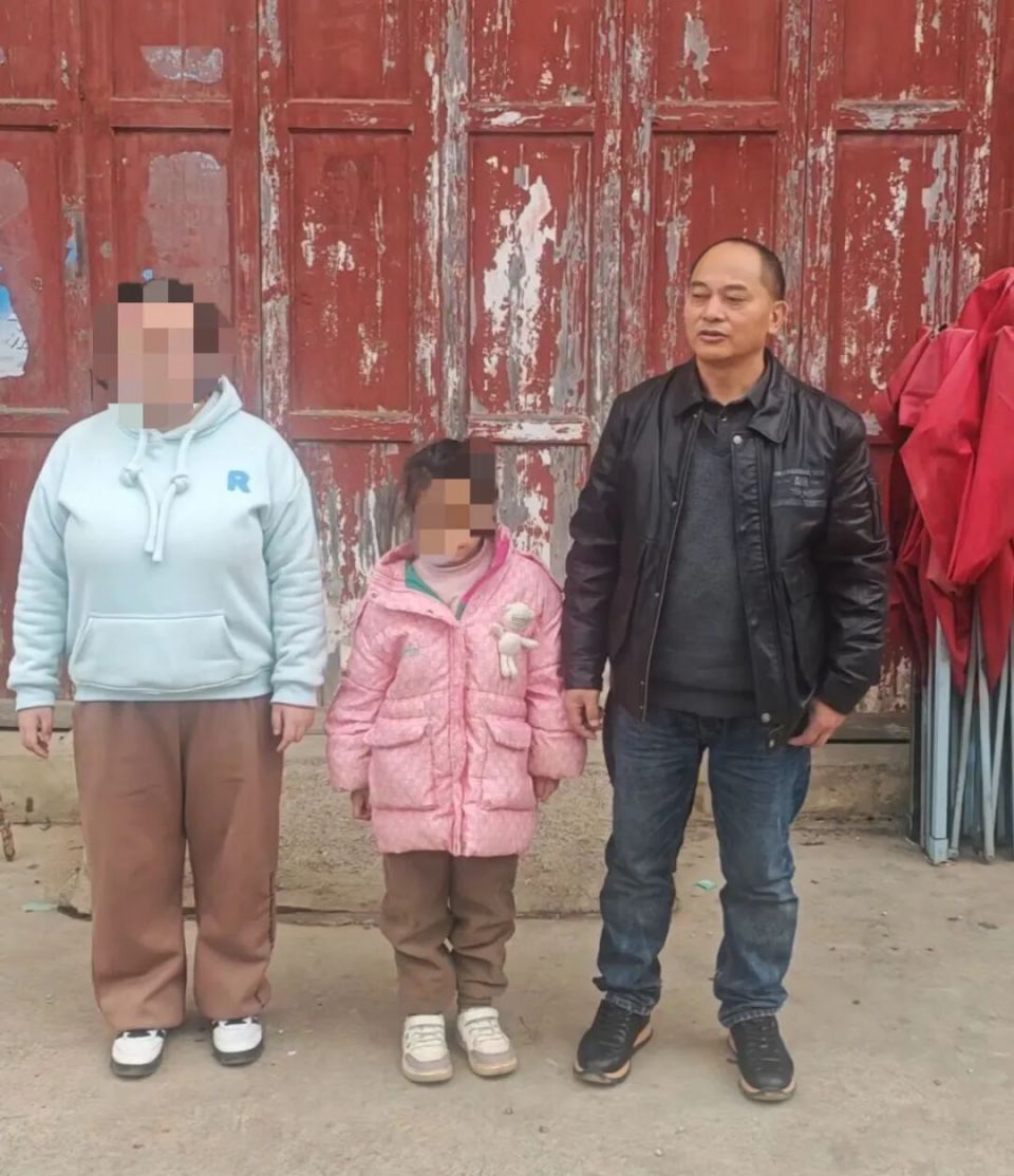 女子返岗途中离世老板派人千里吊唁