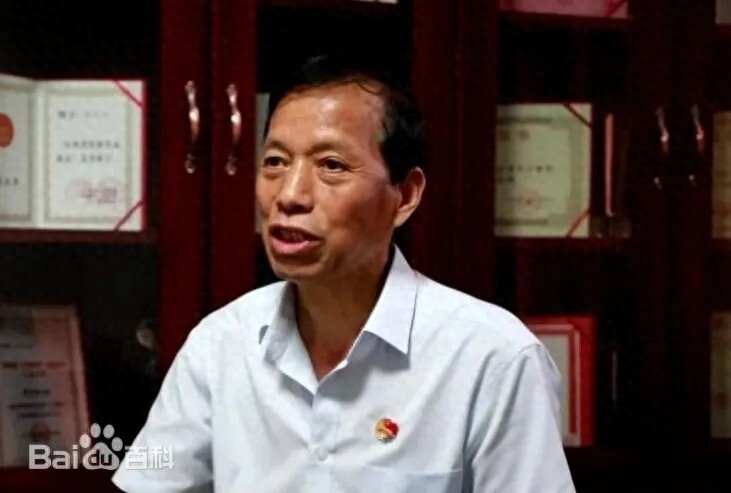 建议将农民养老金逐步提到每月一千