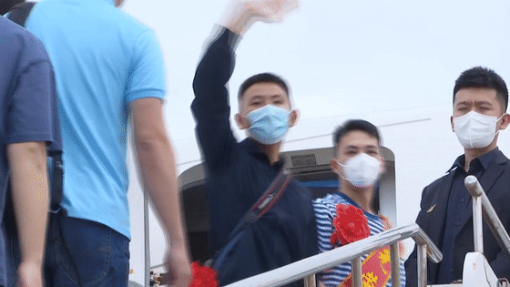 退伍士兵乘机返乡飞机绕岛盘旋两周