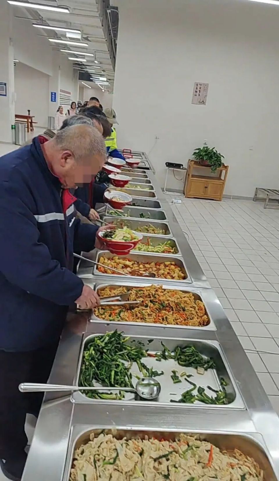 《武林外传》演员曾捡食垃圾桶剩饭