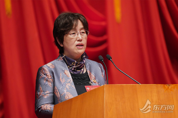 委员建议国家为年轻人养育孩子兜底