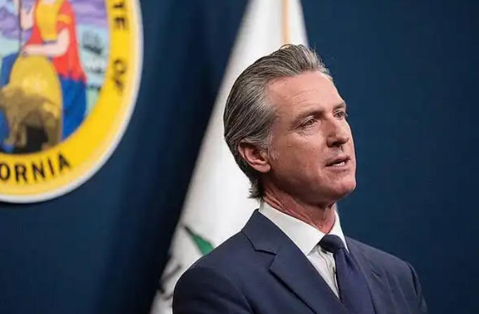 女子网络成瘾平台被判赔600万美元